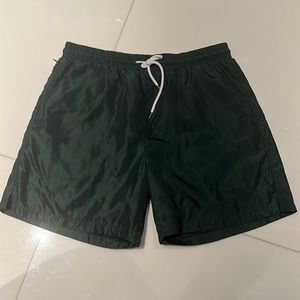 Premium Essentials Maison article green shorts